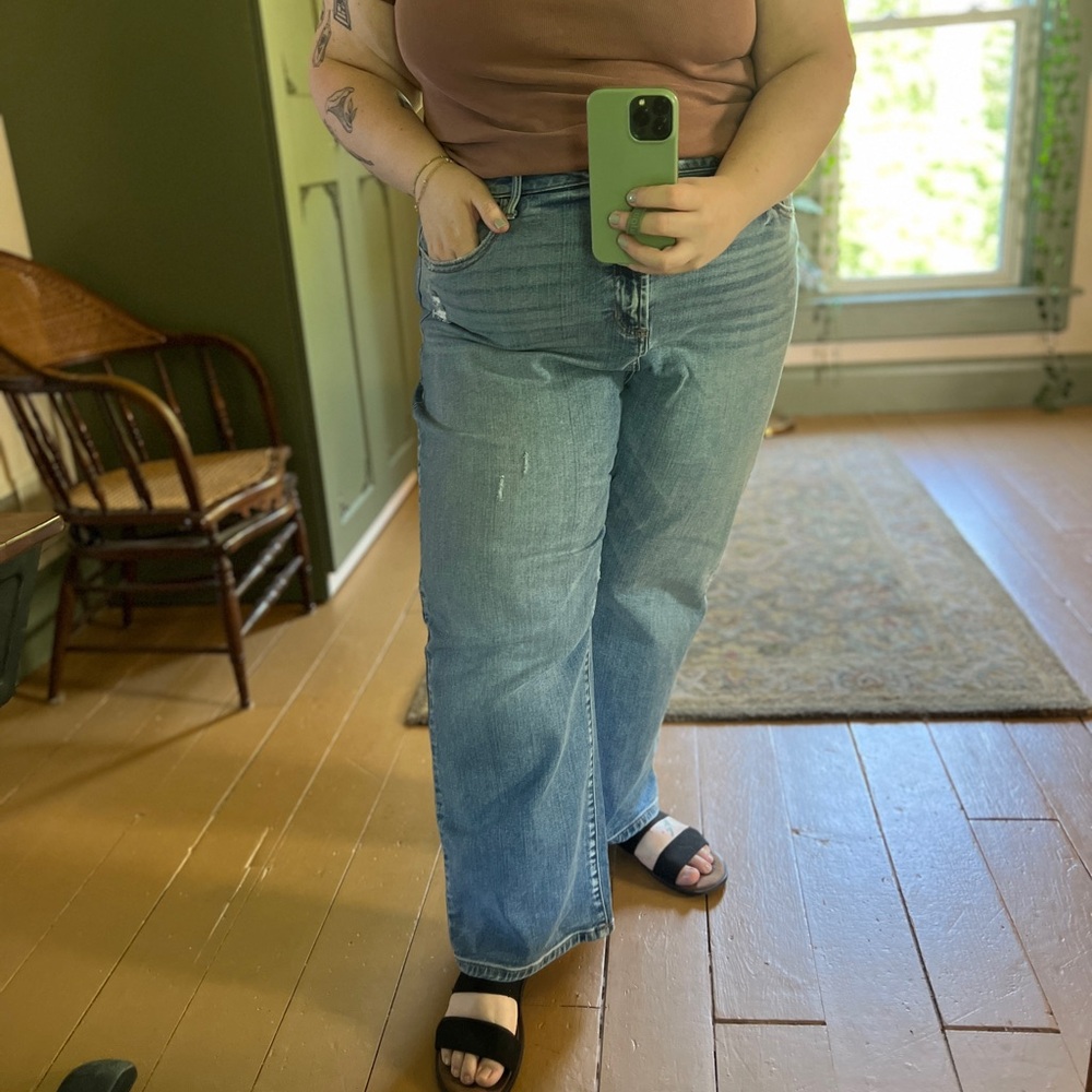 20W Arula Straight Leg Jeans